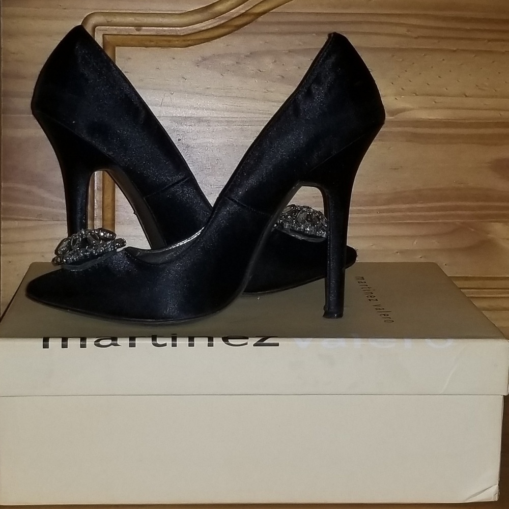Gently used,7M Martinez Valero Black Satin Pumps